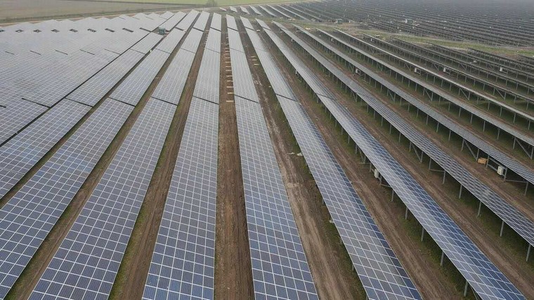 光伏背板是什么材料，背板在光伏組件中的比重