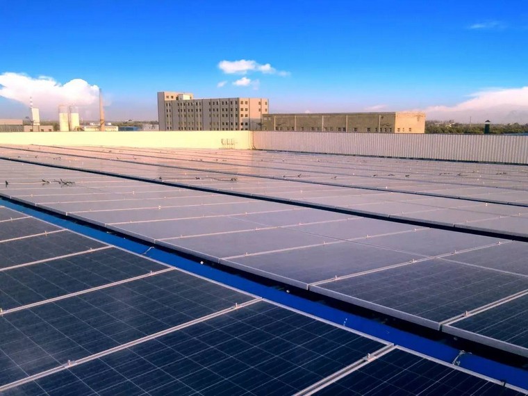 全太陽能動力汽車,太陽能汽車曬一天續(xù)航200公里能普及嗎