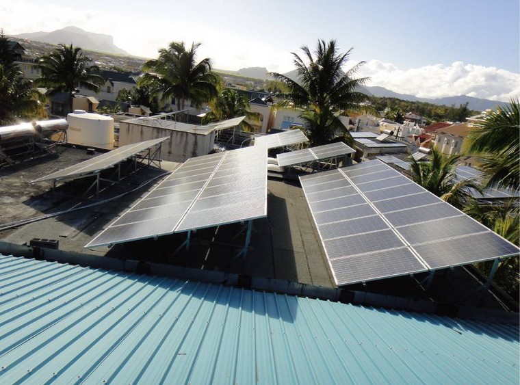 地面分布式光伏與屋頂光伏的區(qū)別 地面分布式光伏與屋頂光伏的區(qū)別